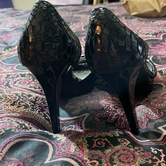 BCBG Peep Toe Pumps. Size 8.5! Color black. Leather upper! 4 inch heel! - Picture 11 of 11